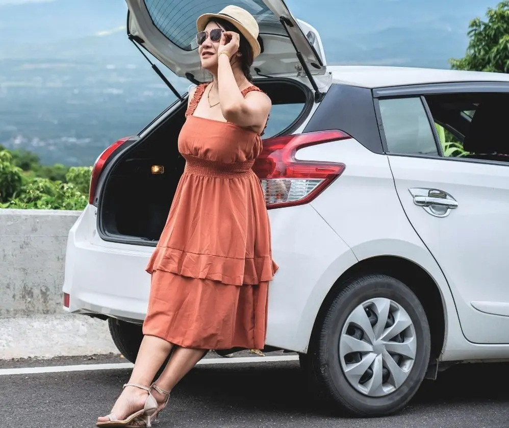 Women Can Style Tank Tops for Driving